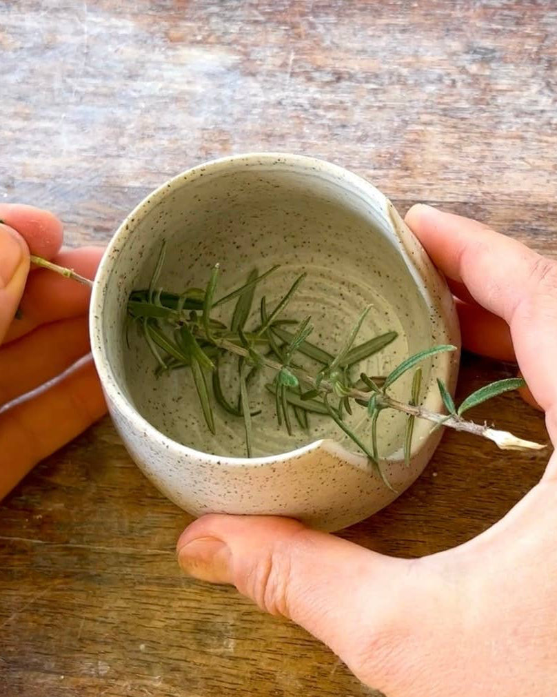 Wolf and Clay - Ceramic Herb shredder 🌿
